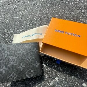 Louis Vuitton Men's Black Wallet
